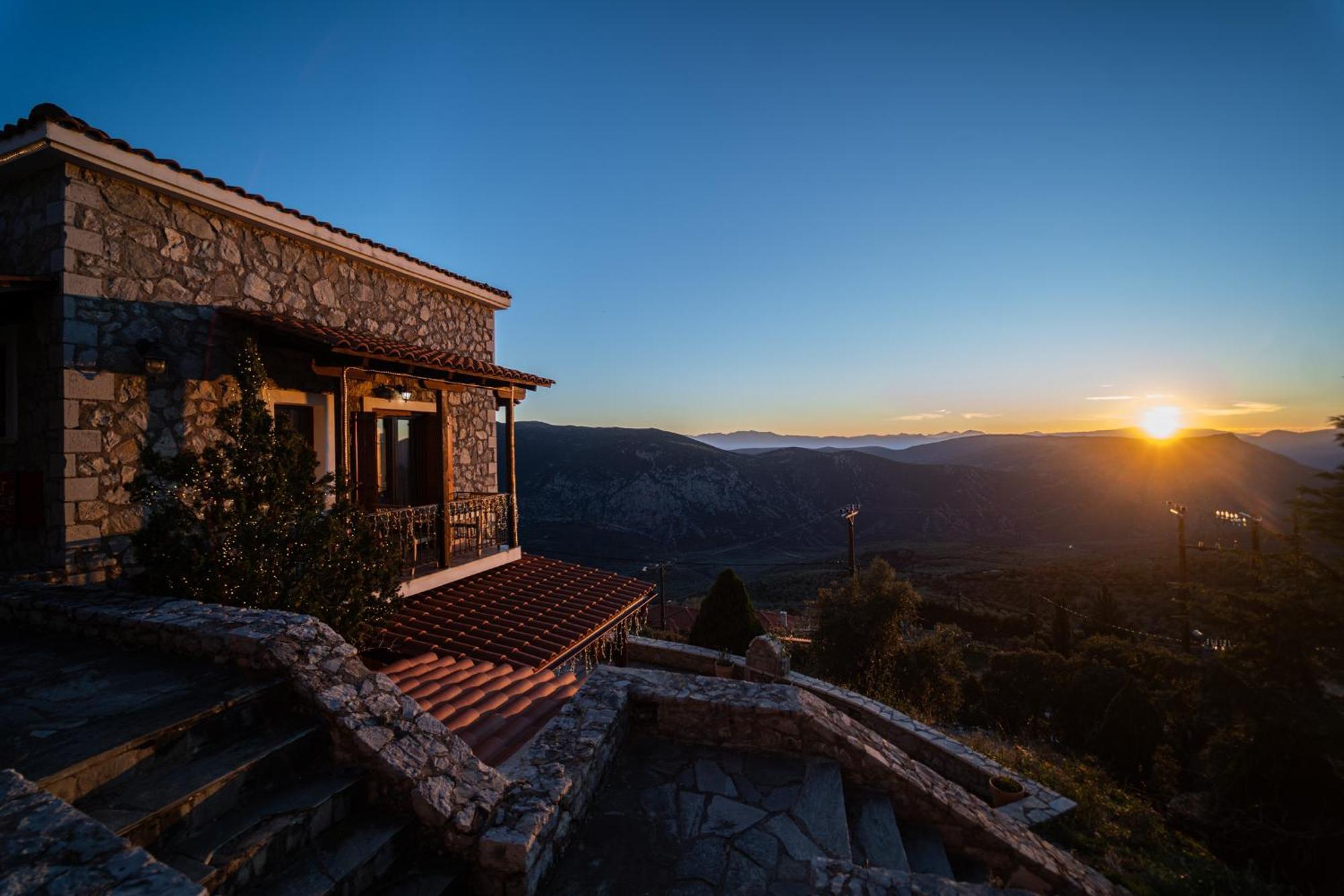 Rock Dandy Deluxe Chalet In Arachova - Delphi, Sauna, Prv Parking, Amazing View Exterior foto